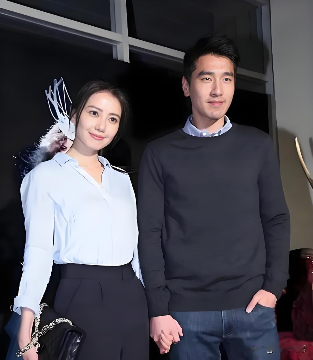 赵又廷崩溃上了热搜，评论区秒变遗传学现场。“女儿像爸，儿子像妈”——这句老话