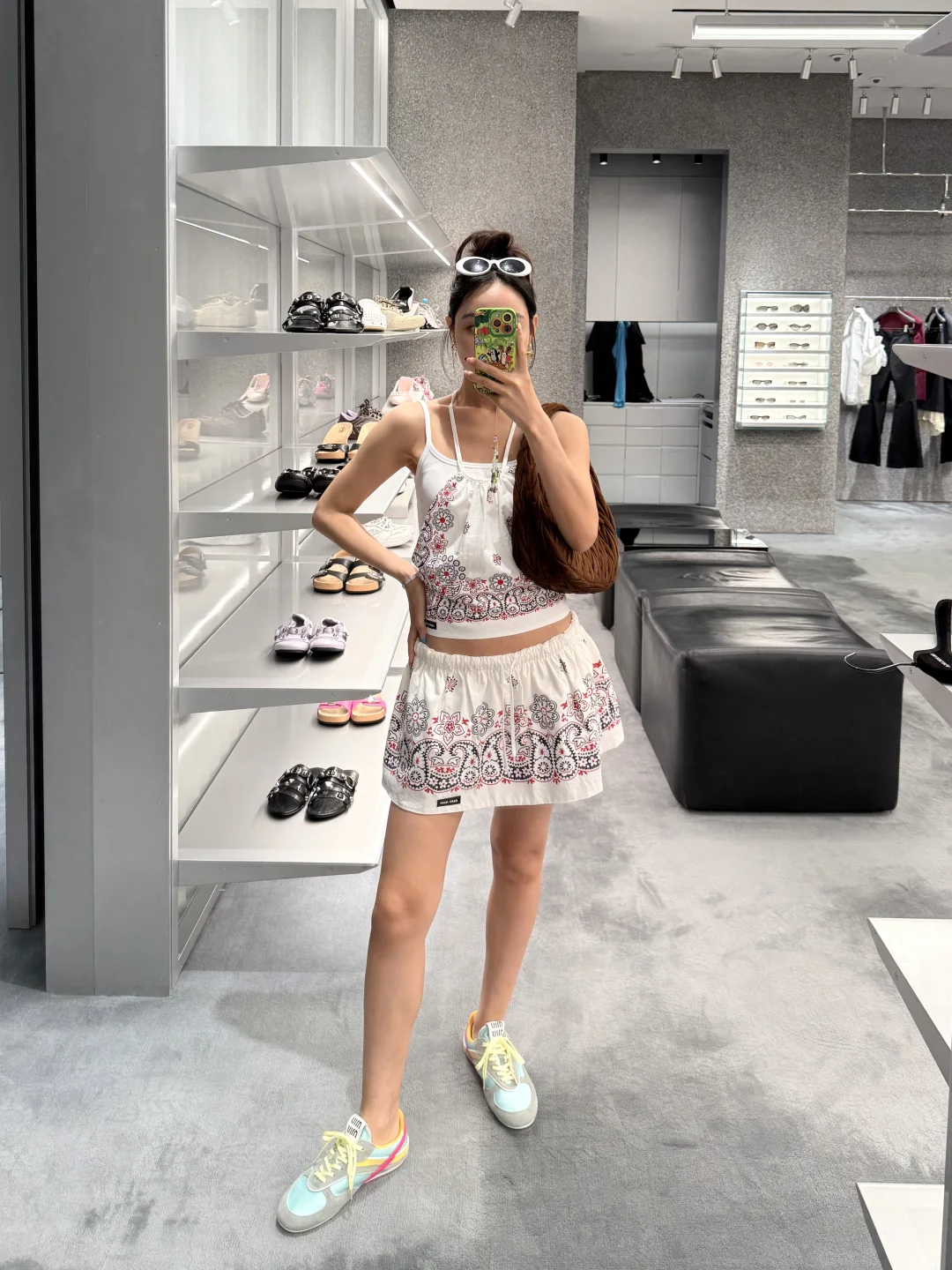 在南京德基广场逛街的miumiu女孩儿