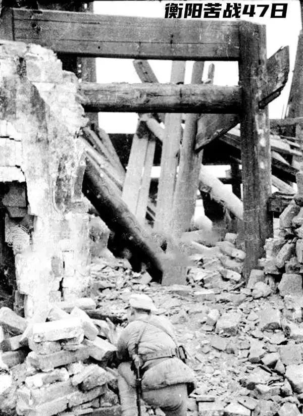 1944年8月7日晚，衡阳中央银行大楼外的枪炮声一直响到了天亮。守卫的中国军队精