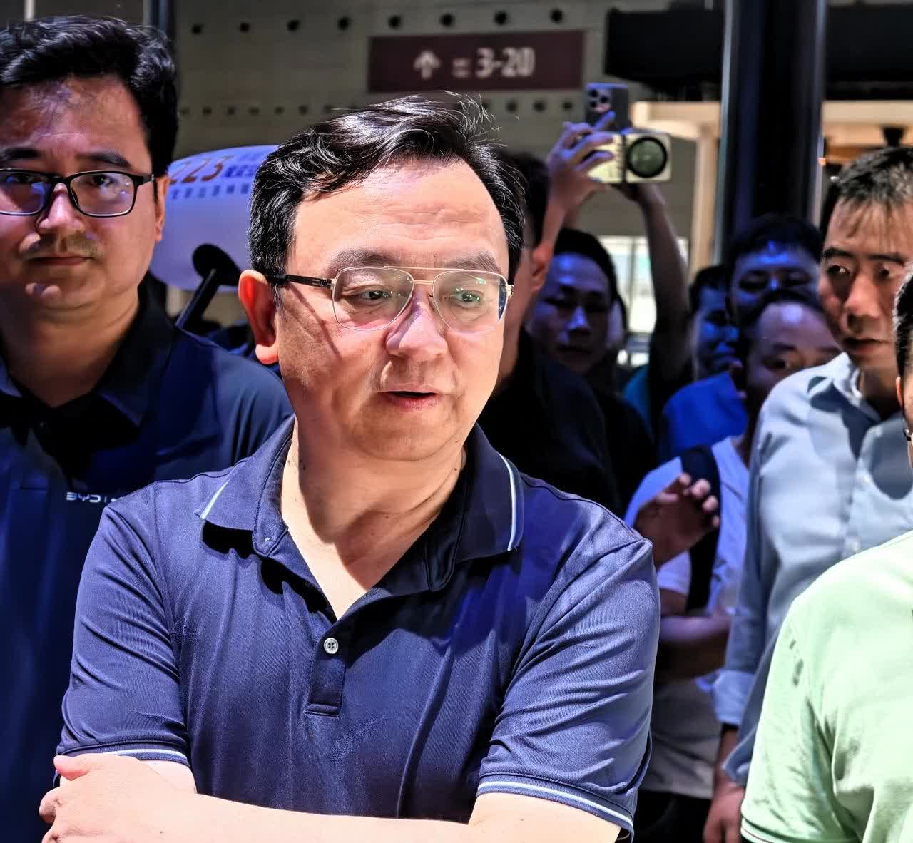 比亚迪降价风暴背后：9.9万秦PLUS EV血拼固态电池时代，燃油车末日将至？