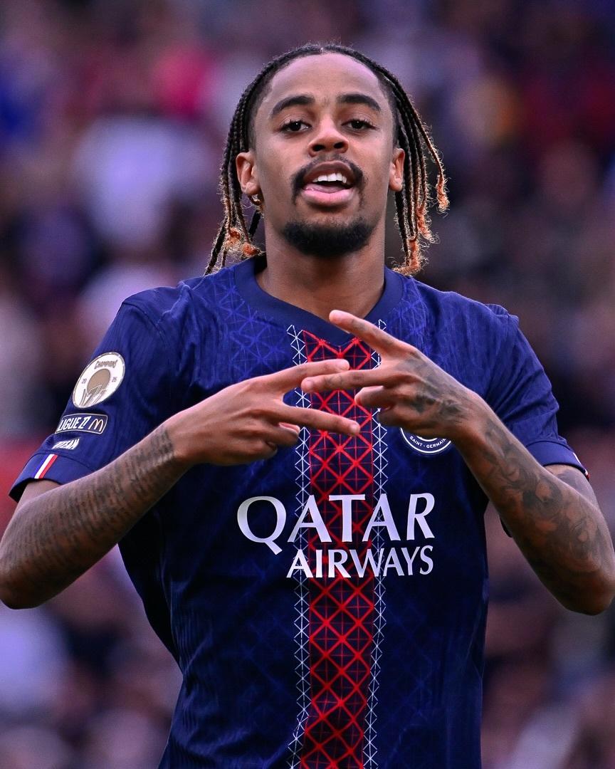 欧洲转会新闻发布会！★一亿欧元的诚意！继利物浦和拜仁之后，曼联成为又一家追逐