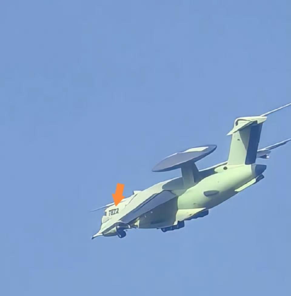 进展迅速，“7822”！"空警-3000"大型预警平台2号机的飞机编号为782