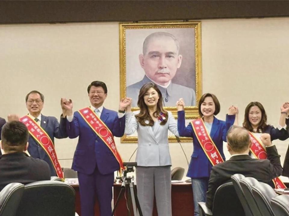 太会玩了！郑丽文请王金平出山，联手冲击地方票仓。她坦言，自己光靠媒体声量难以撬动