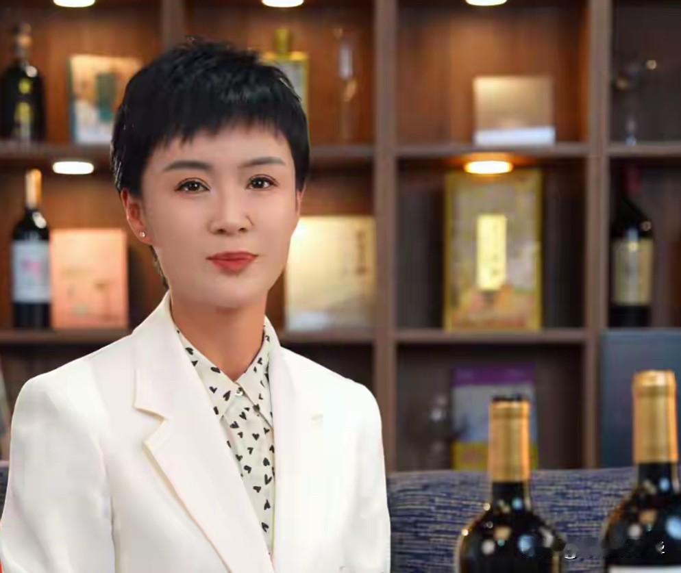 贺娇龙意外离世冥冥之中好像早就注定了一样她生前的这“五杯酒”敬岁月，敬自