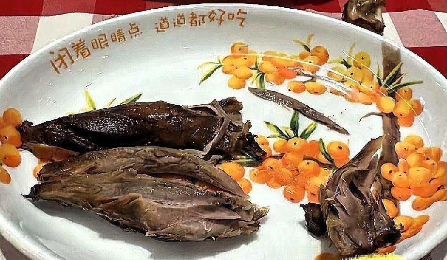 西贝又一次用实际行动证明，营销券不是万能药，尤其是在没诚意的情况下。朋友最近去西