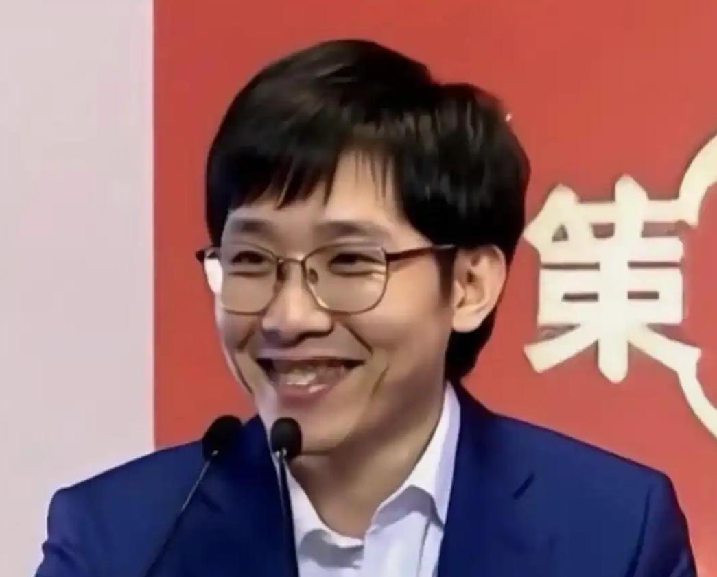 英媒报道，DeepSeek将再迎华丽升级，国家集成电路大基金正酝酿对其首轮融资