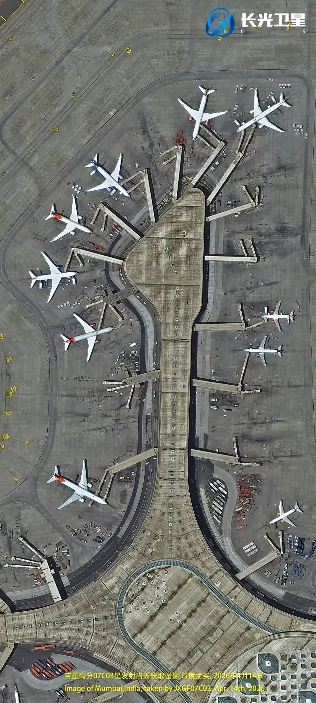 下面四幅图是昨天发射中午发射的吉林一号高分07系列卫星拍的测试图，这清晰度和色彩