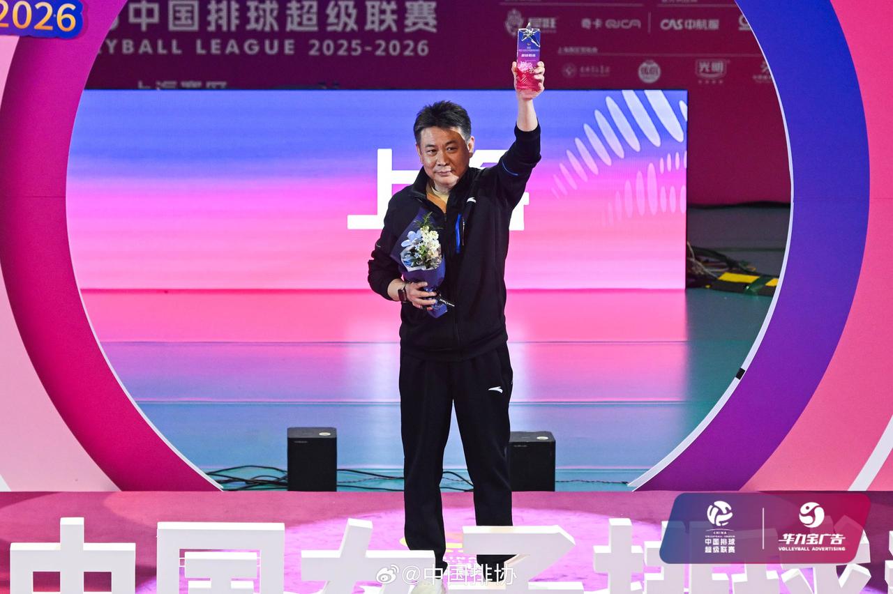 【MVP王唯漪女排联赛最佳阵容巡礼】最佳教练：蔡斌（上海）MVP：王唯漪（