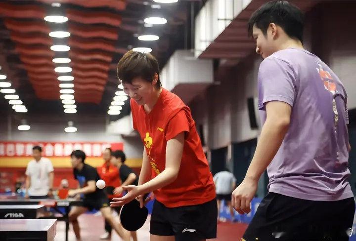 马龙樊振东孙颖莎王曼昱好闪耀步伐一致的人永远不会走散樊振东​​​