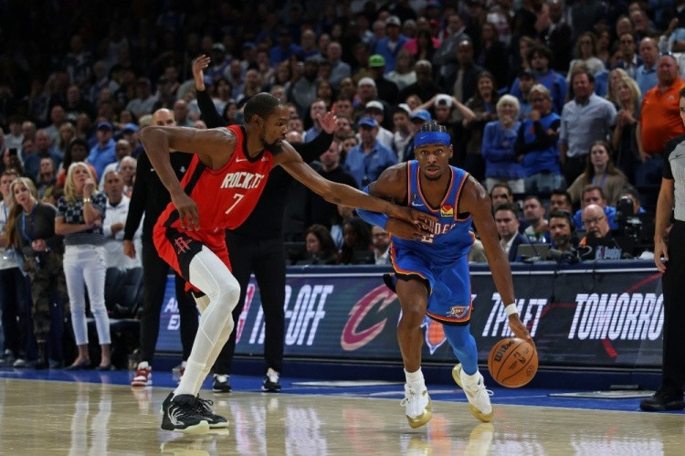 有NBA专家拉查德·宾克利认为，本赛季火箭队只有4位球员的薪资在1500万美元以