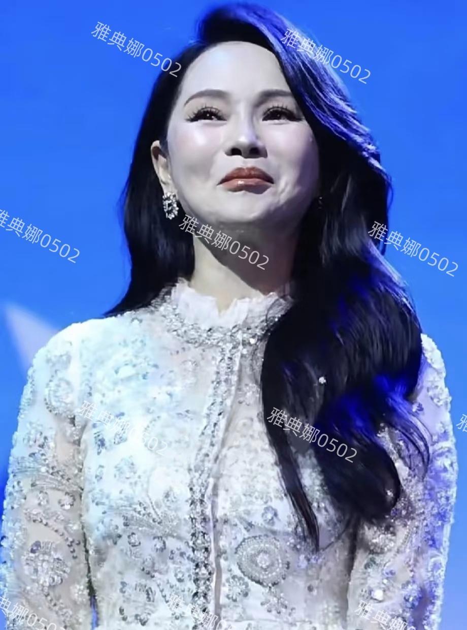 伊能静肿么了？一直走公主风被称为不老女神的她，离开美颜滤镜真实的脸一言难尽。​