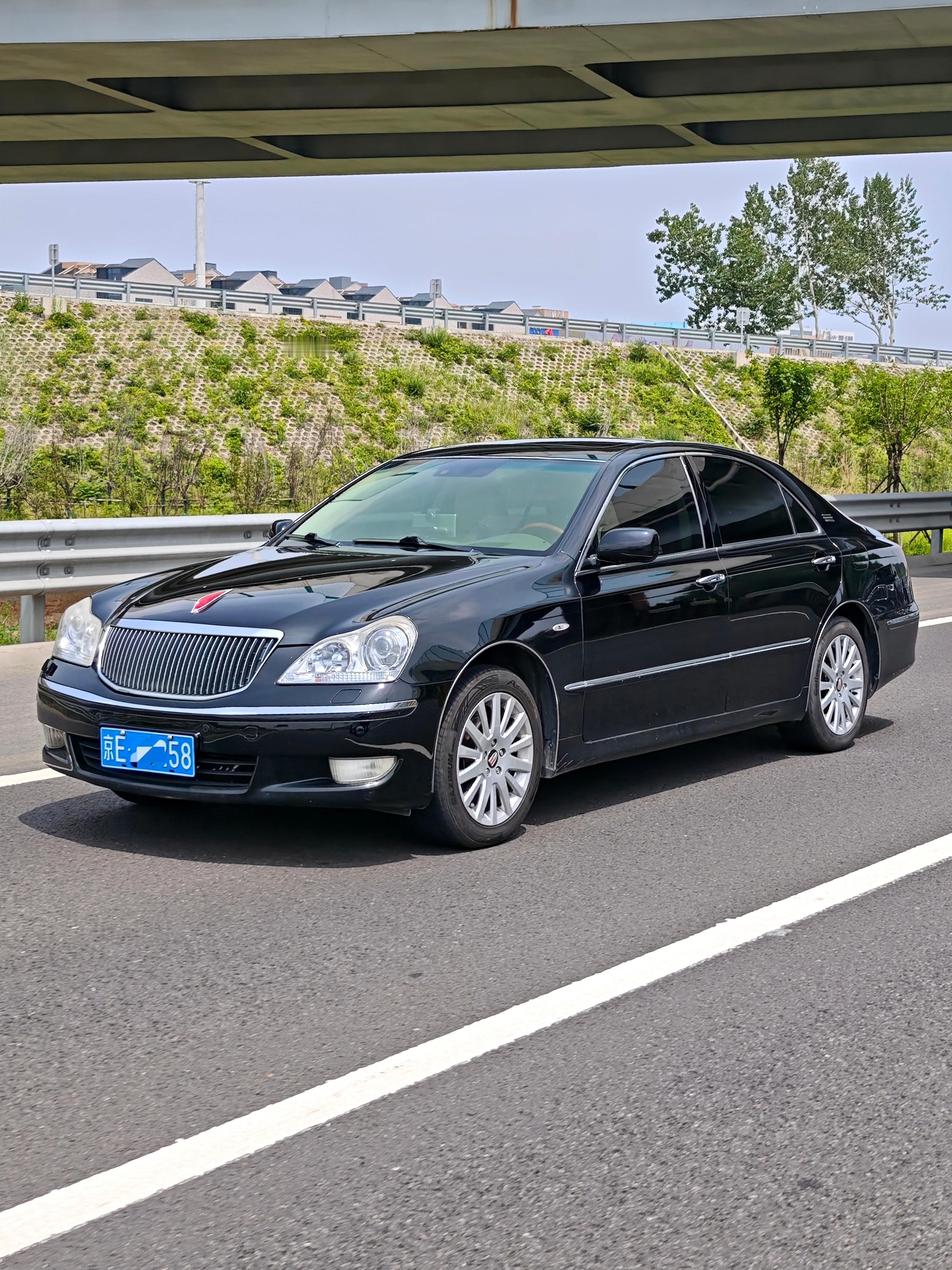 我靠...遇到一台4.3V8的红旗盛世