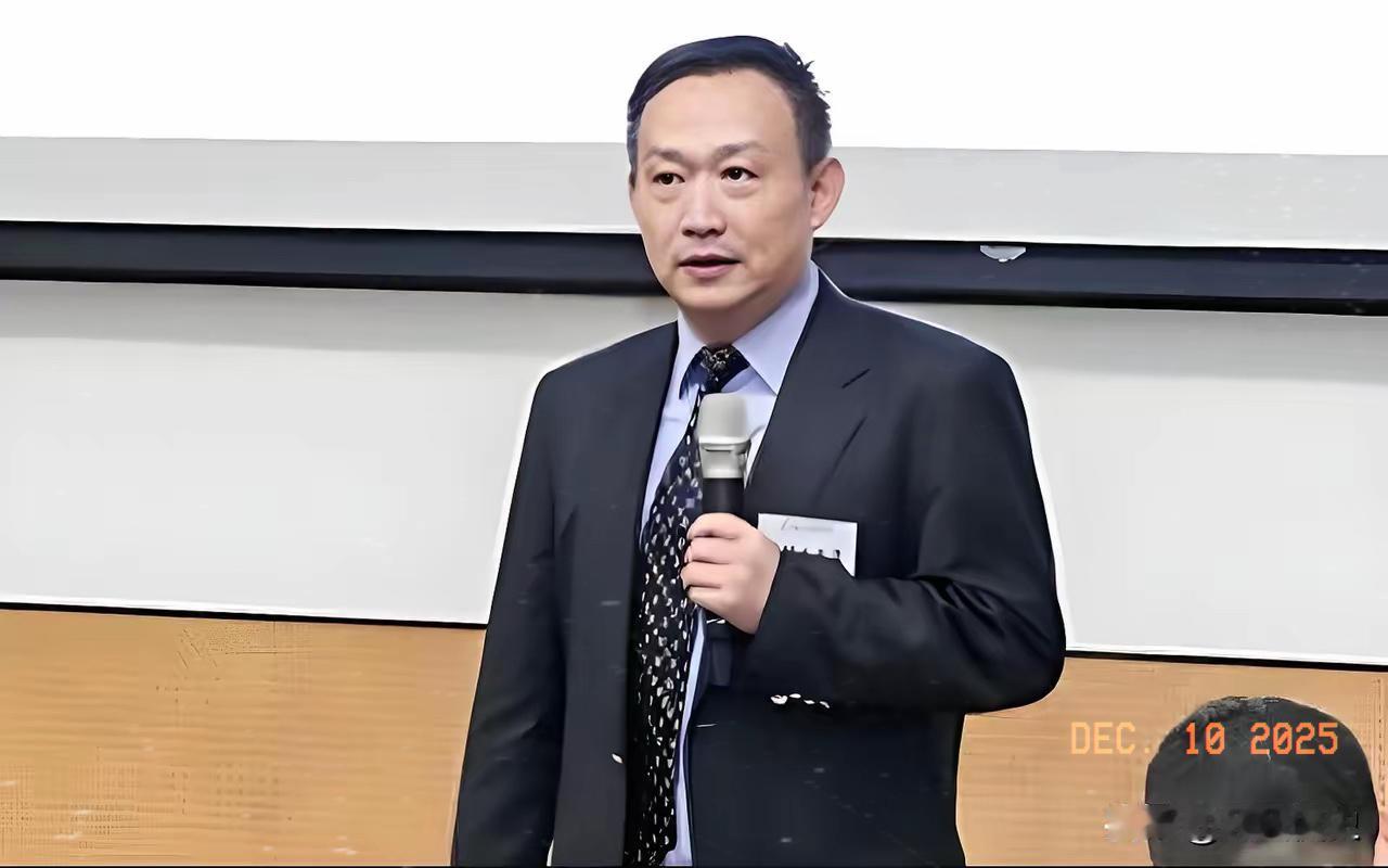 卢麒元这波发声太戳要害了！“立法者每次参与都要政审”看似大胆，实则戳中了规则博弈