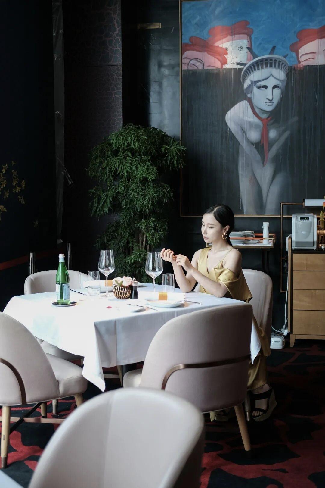 一些有趣却无用的冷知识1．屁味很臭，但闻屁味能减少衰老。2．女性晚上12点以