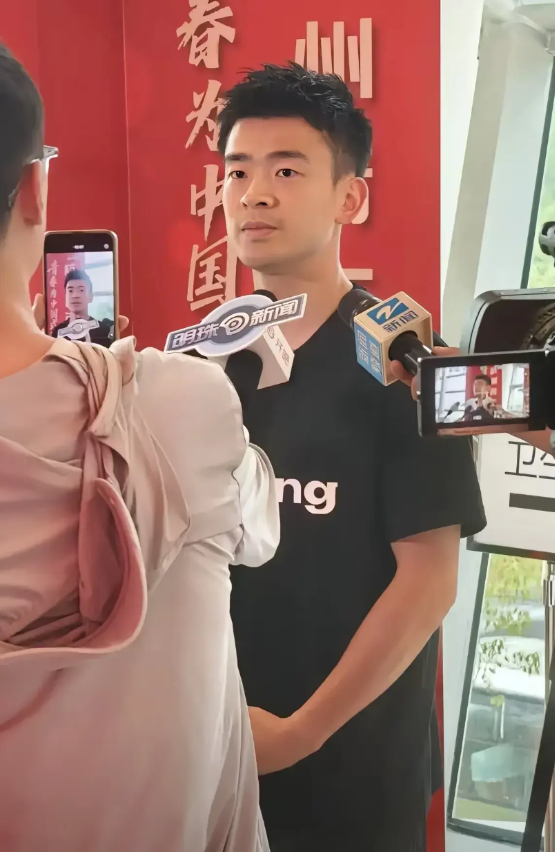 郑思维最近在“爸爸当家”的表现，让很多人都直呼他是个完美的爸爸，无论是他和儿子A
