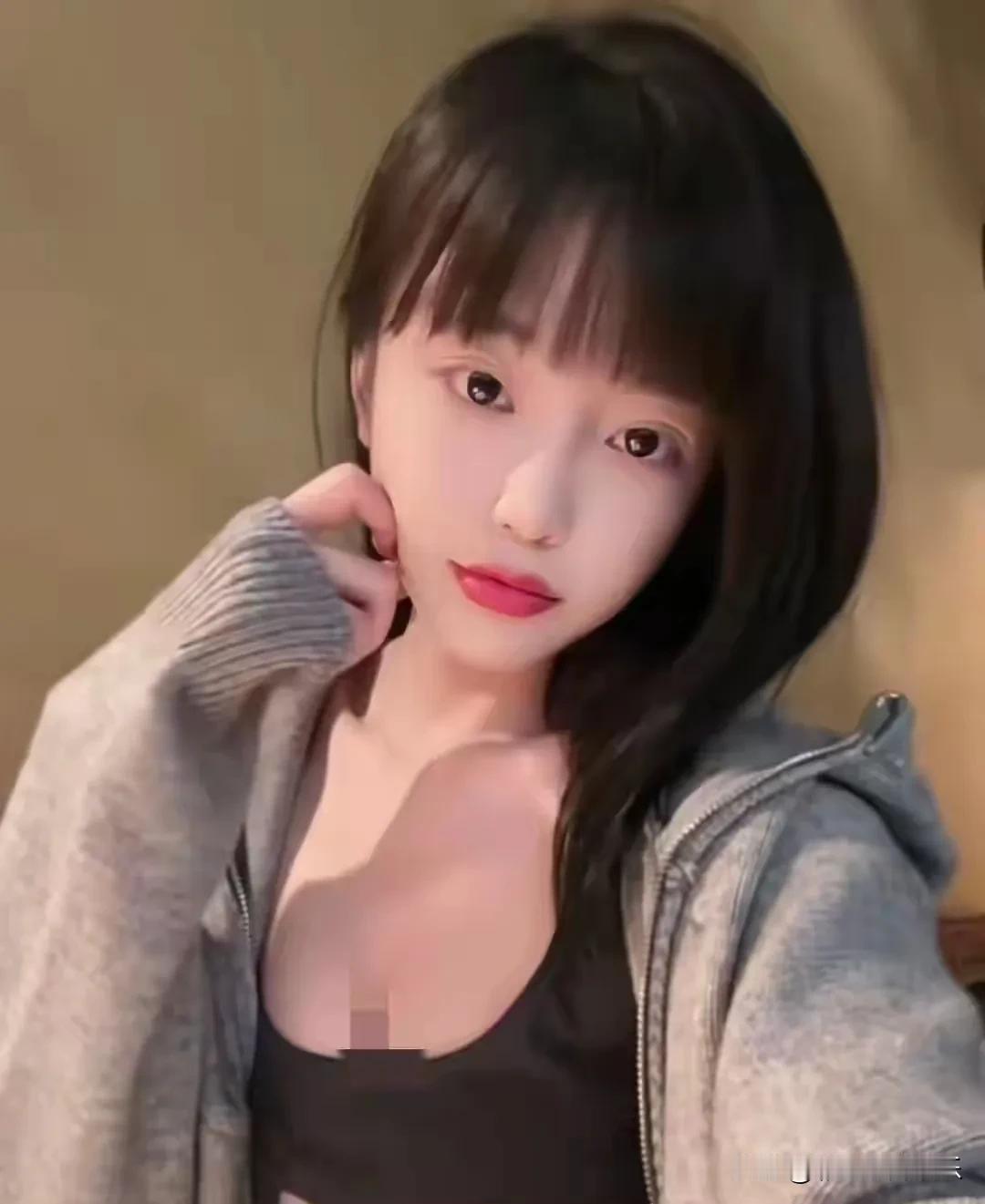 司晓迪是靠什么征服哥哥们的？她看似清纯其实都是美颜效果，身材有料放得开才是精髓。