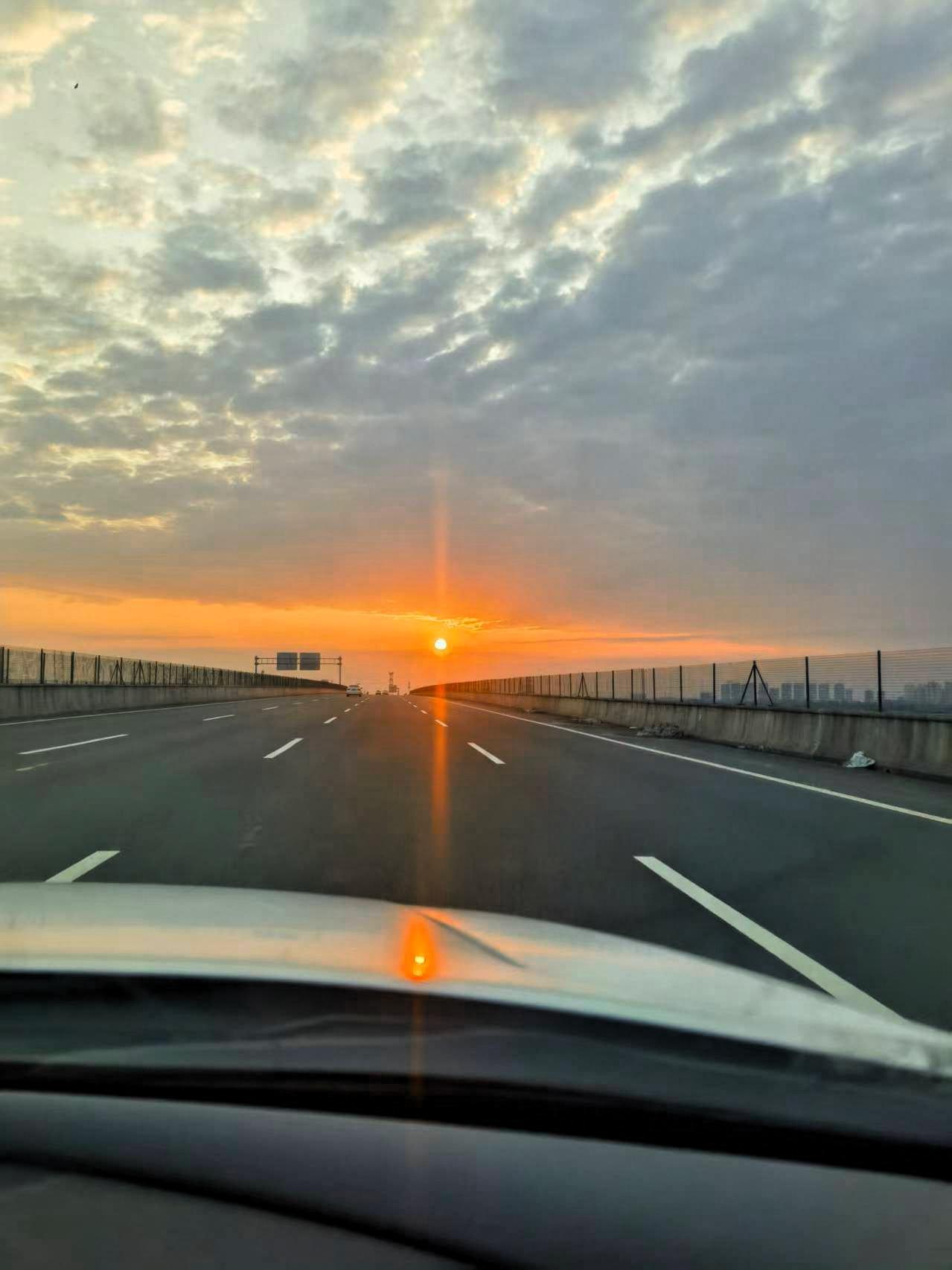 2025年算是我这个80后彻底翻身的一年！年初还被负债压得喘不过气，每天睁眼就