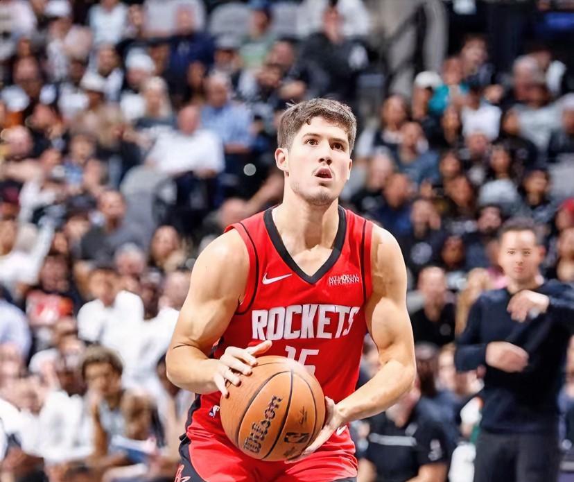 目前而言，谢泼德还是不首发为妙，原因有二：第一，谢泼德首发意味着没有球权，和杜