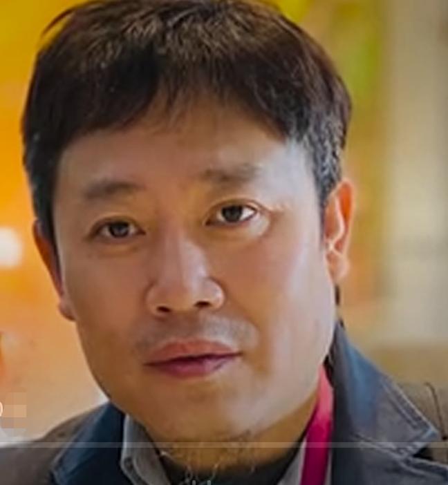 陈友麟，国内顶尖学府培养的天之骄子，天才博士，却主动加入美国国籍，成为美国EMR
