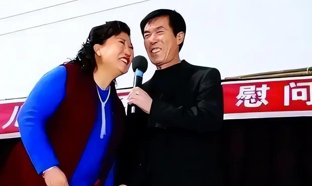 春晚舞台上默契配合的赵本山和高秀敏，上台前竟刚大吵一架，却没让观众看出半点破绽。