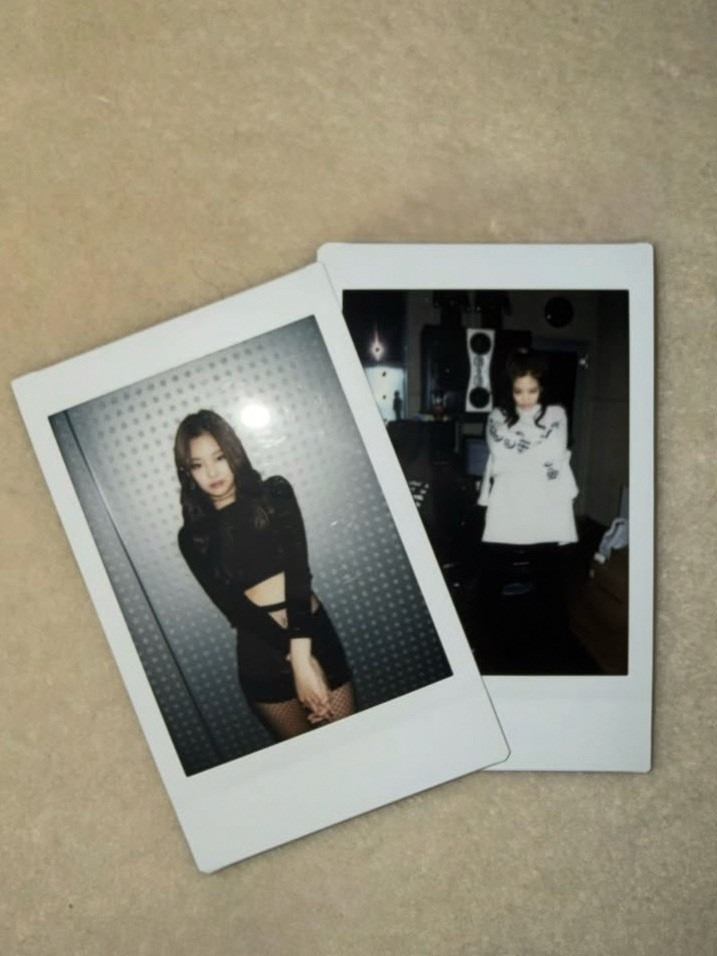 Jennie更新BLACKPINK10周年拍立得🖤💗hiblink很难相