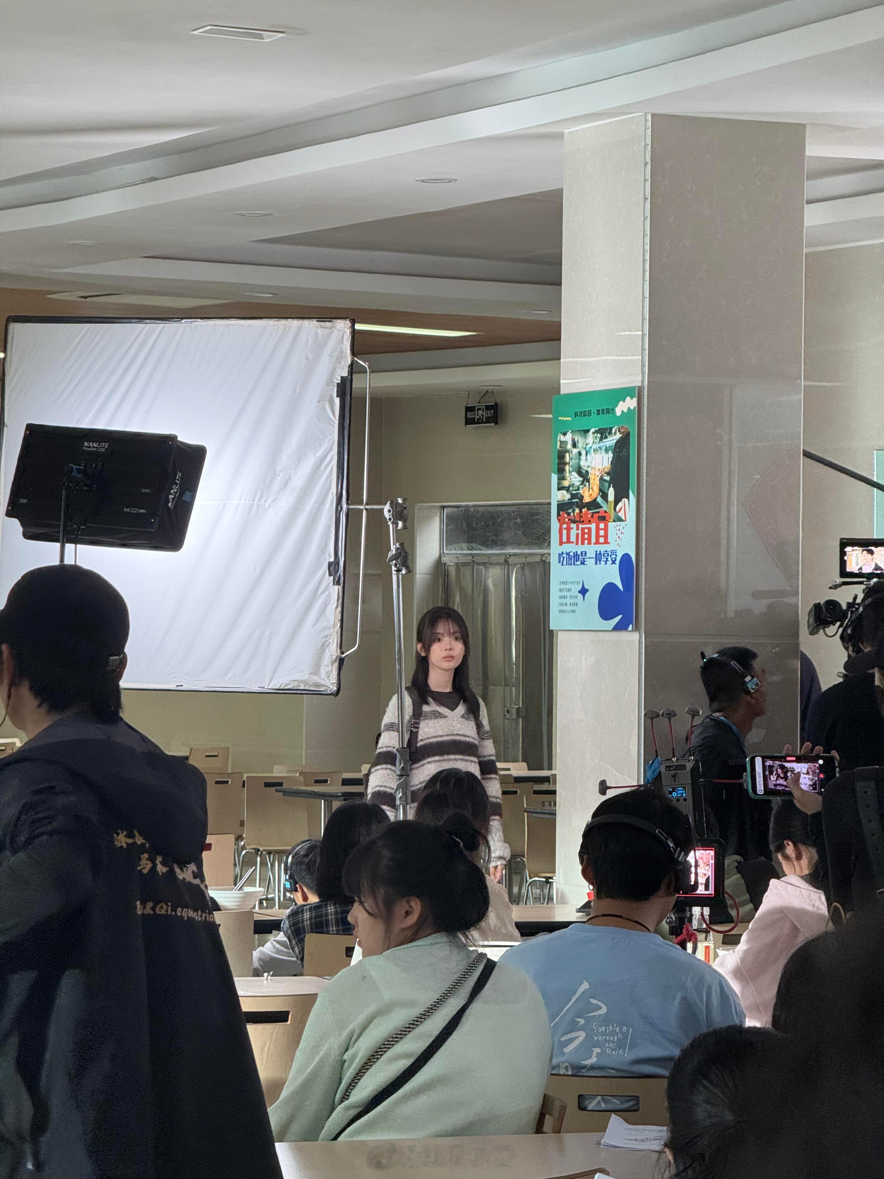 杨超越来珠海当学生妹了