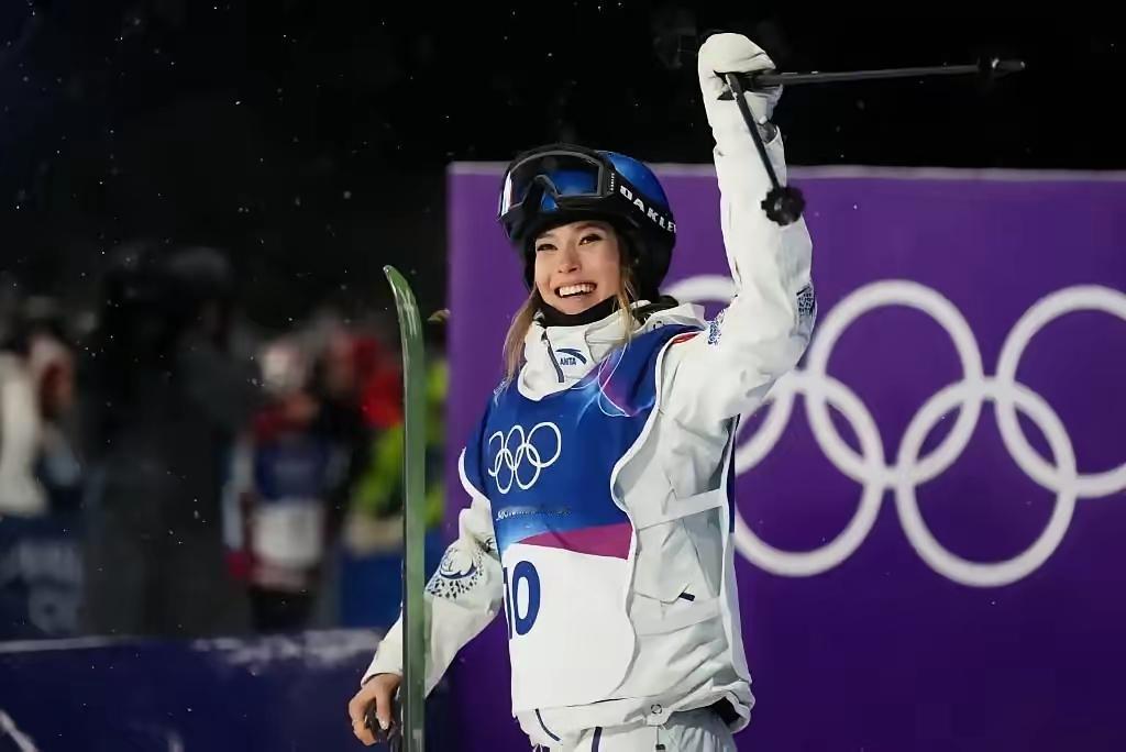 谷爱凌和刘美贤真是一对绝妙对照。谷爱凌是中母白父，刘美贤是中父白母。谷爱凌只