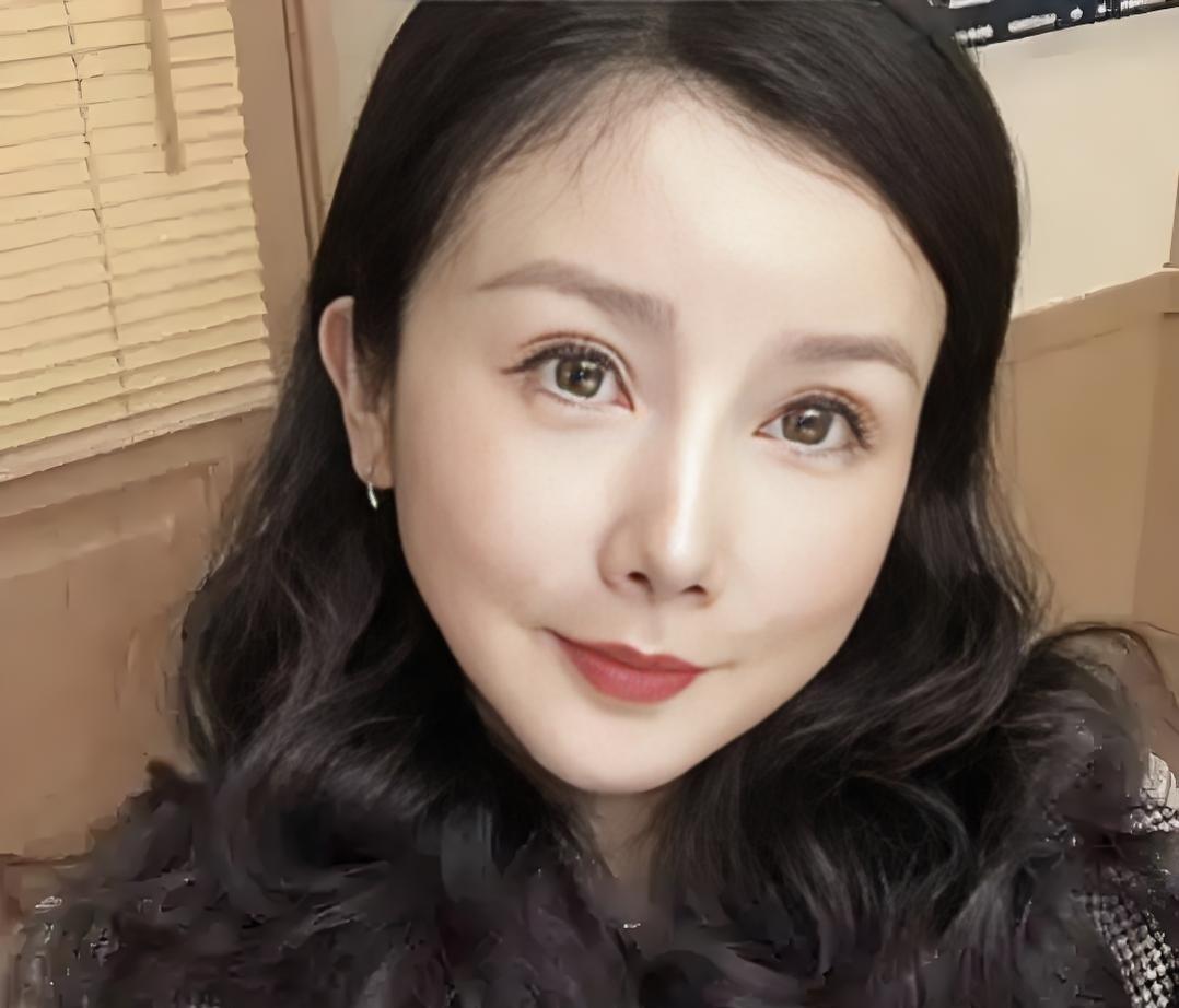 孙菲菲官宣离婚！揭秘背后不为人知的三件事，看完后让人唏嘘！第一件事：十年