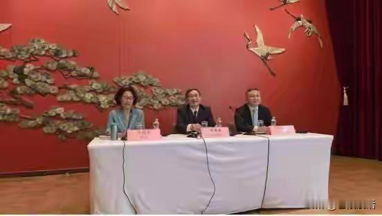 报应来了！这一闷棍打得斯威士兰有点招架不住。5月19日上午，在北京举办的“