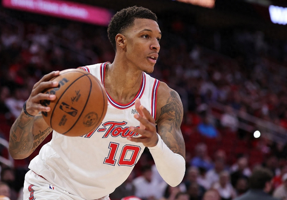 NBA常规赛，火箭129-101大胜爵士，乌度卡赛后接受了媒体采访。谈到小贾巴