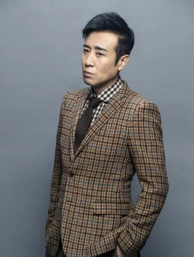 一次，毛阿敏见到于和伟，就激动不已地要抱他：“你好帅啊，比之前追我的那上海男朋友