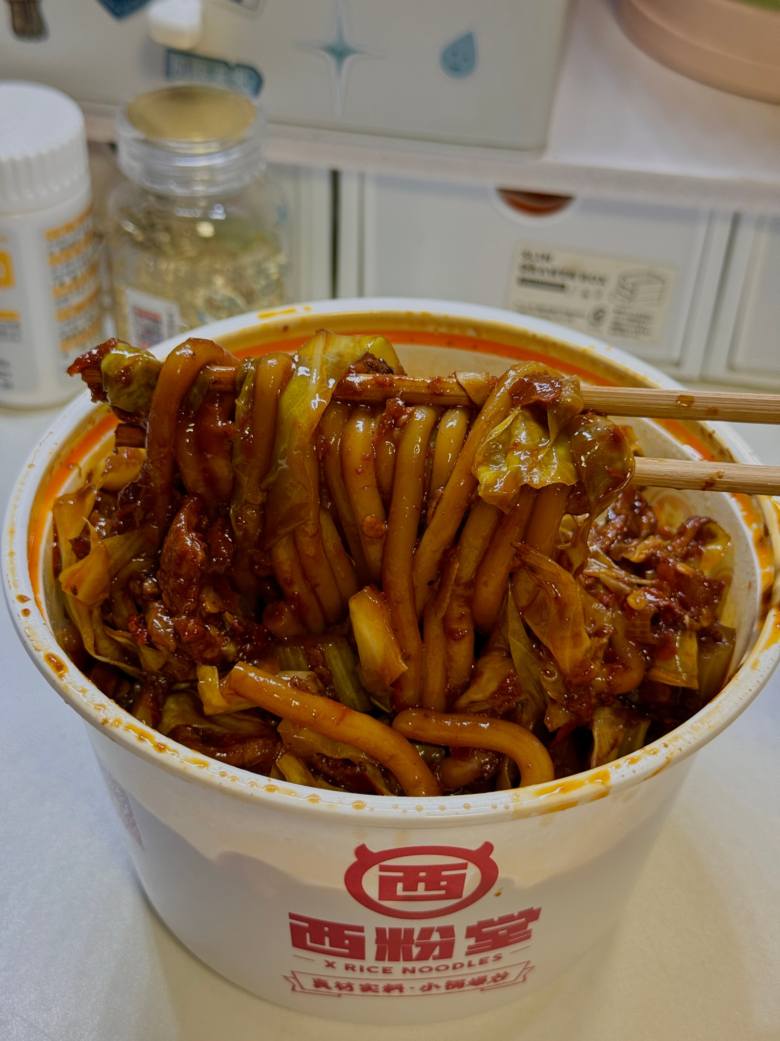 这个西粉堂新疆炒米粉是真的巨巨巨巨好吃一定要泡菜炒米粉中辣！！！​​​