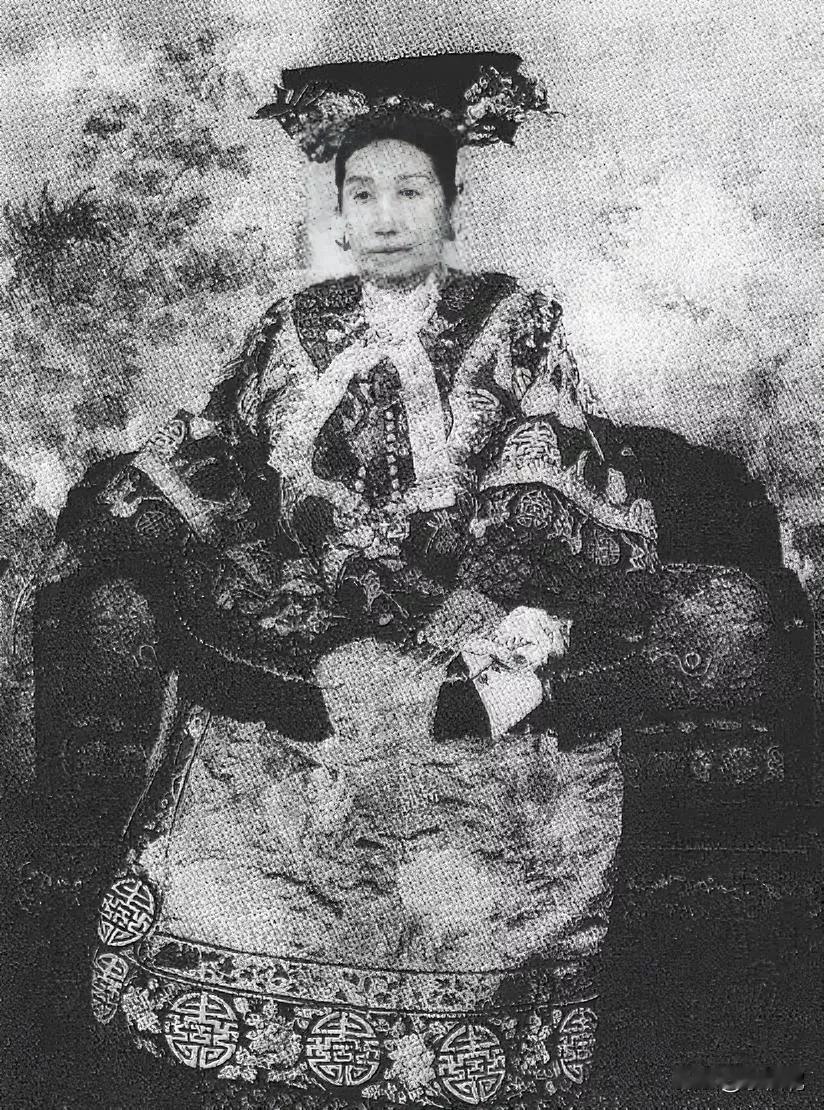 慈禧接手局面时，太平天国已成气候，半壁江山。然后，遇到中华民族千年未有之大变