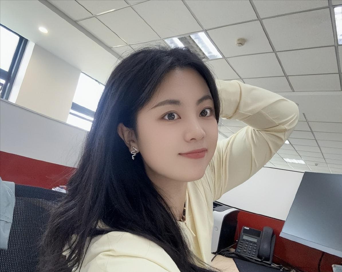 老板娘太低调好不好呢？一个朋友在她老公的公司做普通员工，每月工资6000元，一