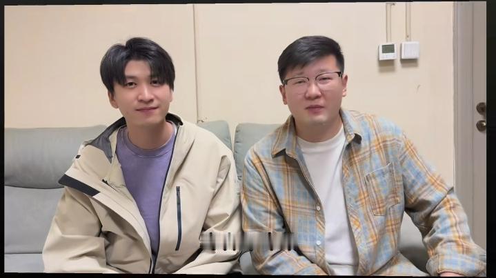 哈哈，德云社官网采访郭德纲徒孙，副总栾云平的两徒弟高筱贝和候筱楼！10月6日的访
