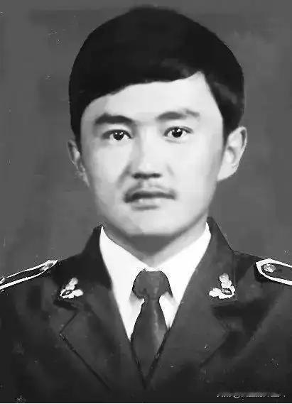 人死之前是有预兆的。哈萨克族民警赛尔江吃完晚饭对妻子说“你今天做的饭特别香”，当