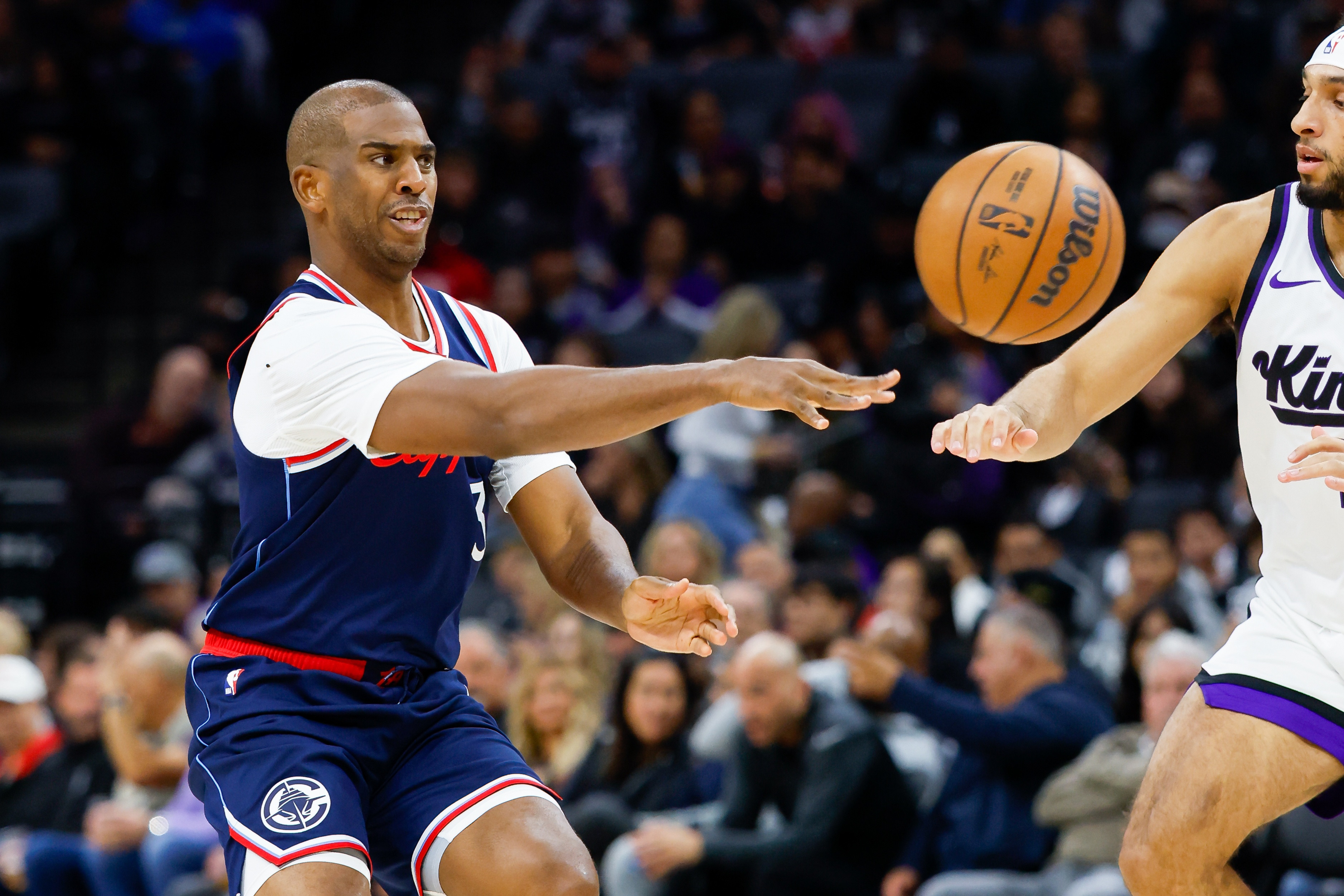 休斯顿火箭队有没有机会签约保罗呢？估计是没戏的。除了火箭老板看不上保罗之外，火箭