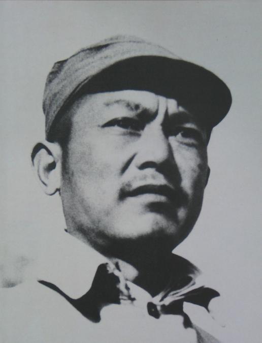1938年11月，中共六届六中全会后。当时李先念正在延安马列学院学习，谭政任中央