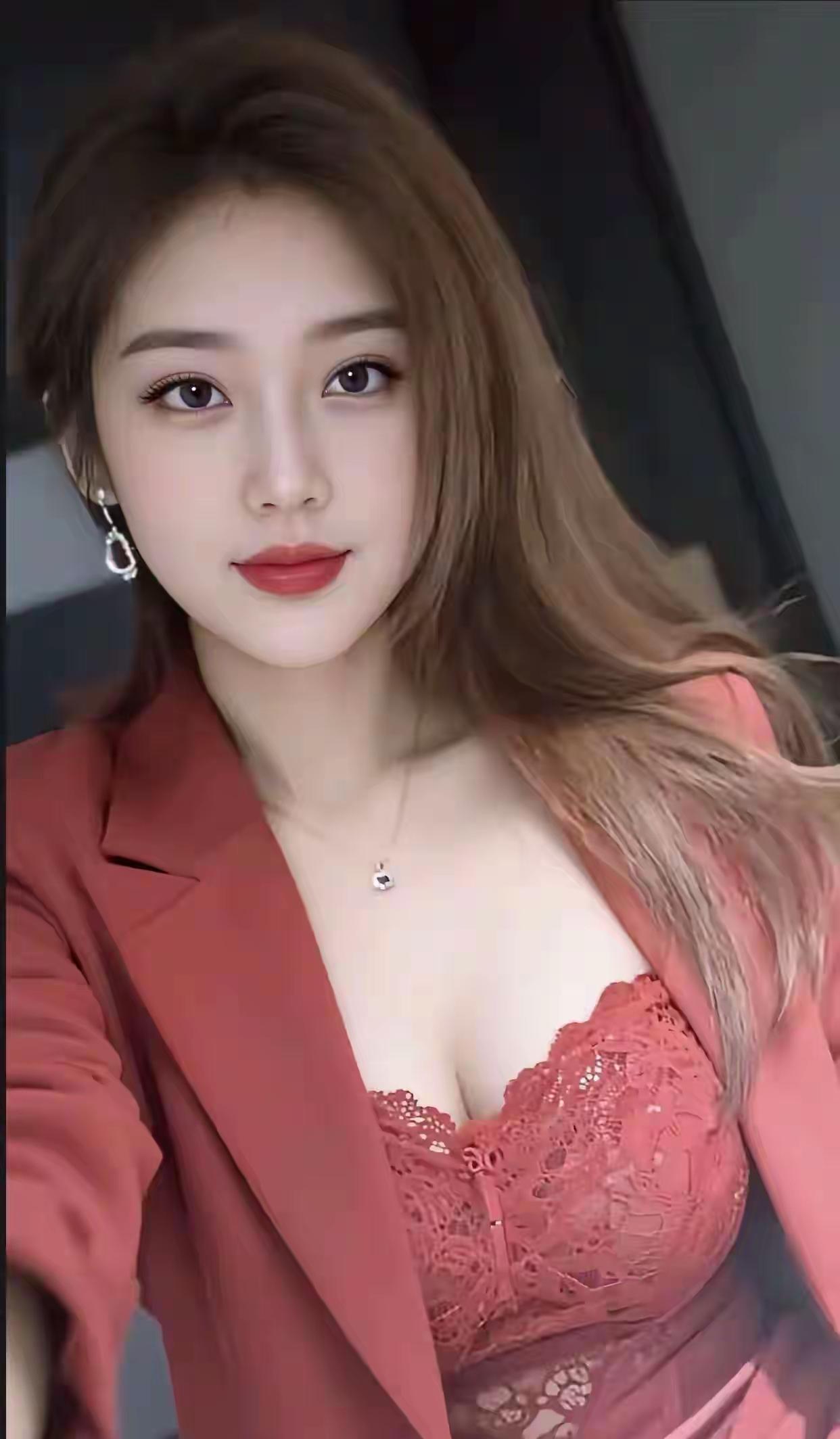 《成熟，是女人最美的底色》喜欢成熟的女人，再正常不过了。因为真正有魅力的女