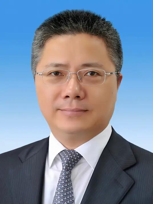 上海市委副书记朱忠明已任上海市政府党组书记，他很年轻，层当过湖南省副省长、国家财