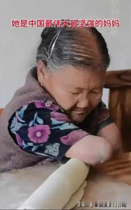 无肢母亲用嘴养三孩：命运折断翅膀，她用爱筑成翅膀甘肃会宁县回河村，81岁的王