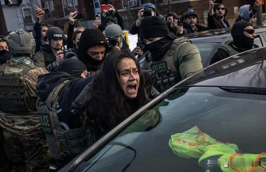 美媒曝美国对华“举白旗”，精英层集体叹服中国《纽约时报》刊文称美国在对华竞