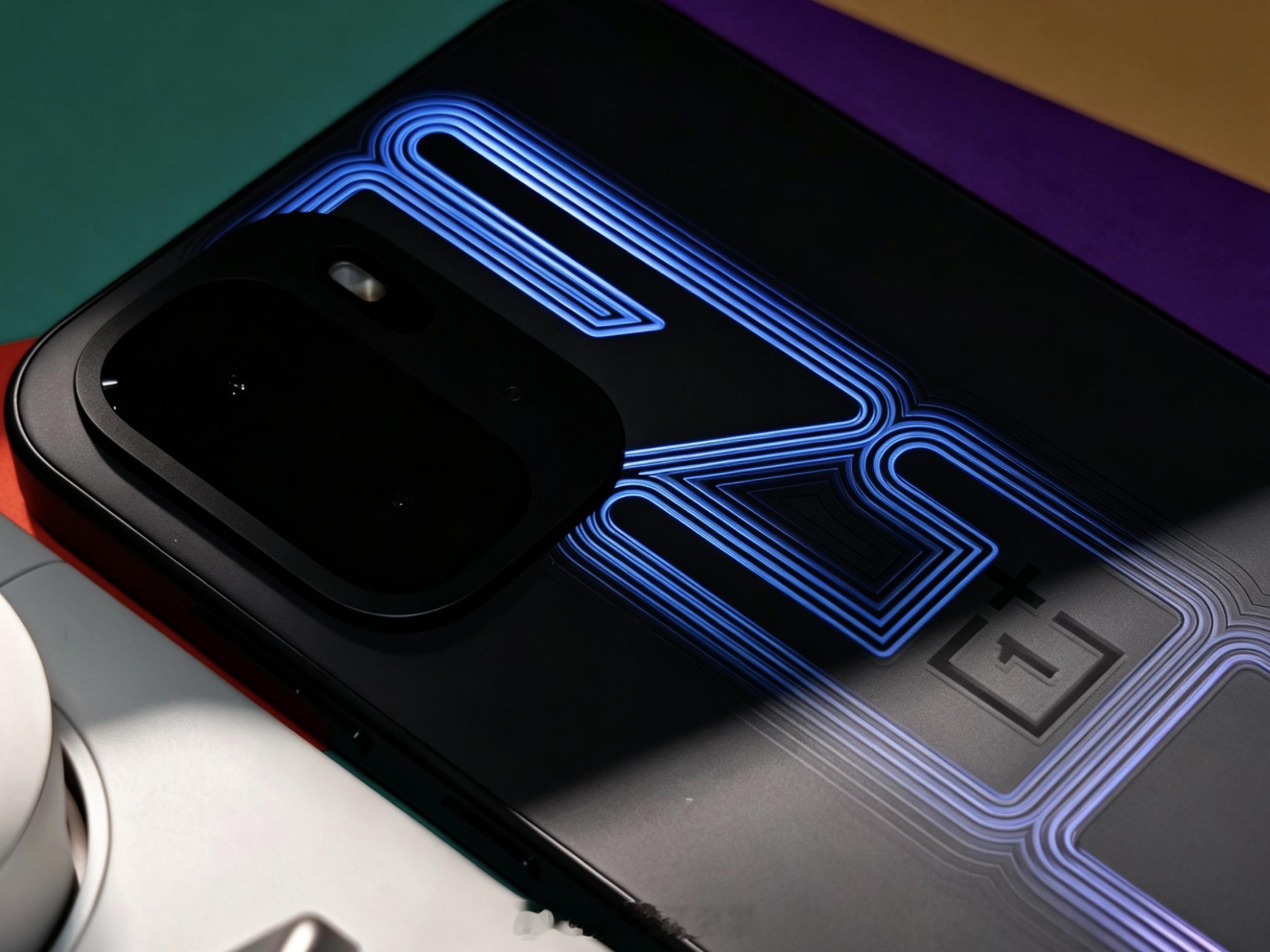 一加正式推出全新一加Ace6至尊版。这一次，一加围绕射击类手游的核心体验，