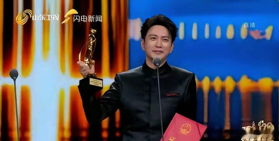 演戏还是正面角色容易获奖随着昨晚35届飞天奖王仁君力克夺冠热门于和伟，获得最佳男