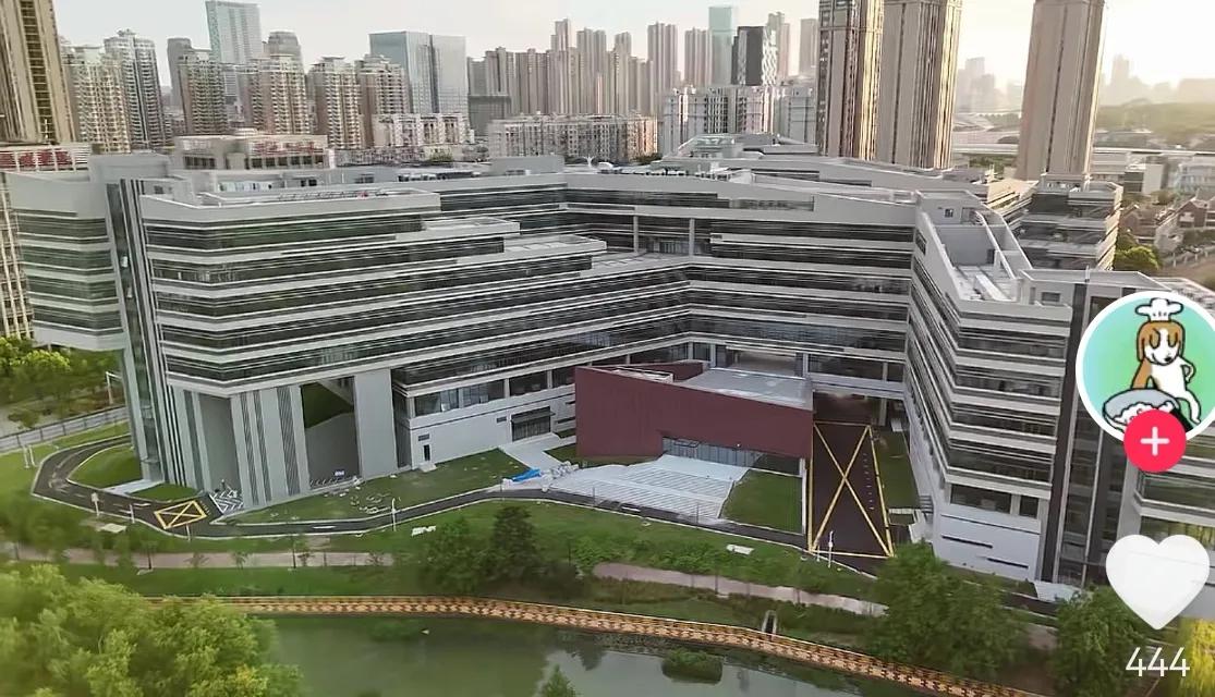 华科计算机与人工智能大楼外面看已经建好了，何时投用?估计得到明年，一是内部装修