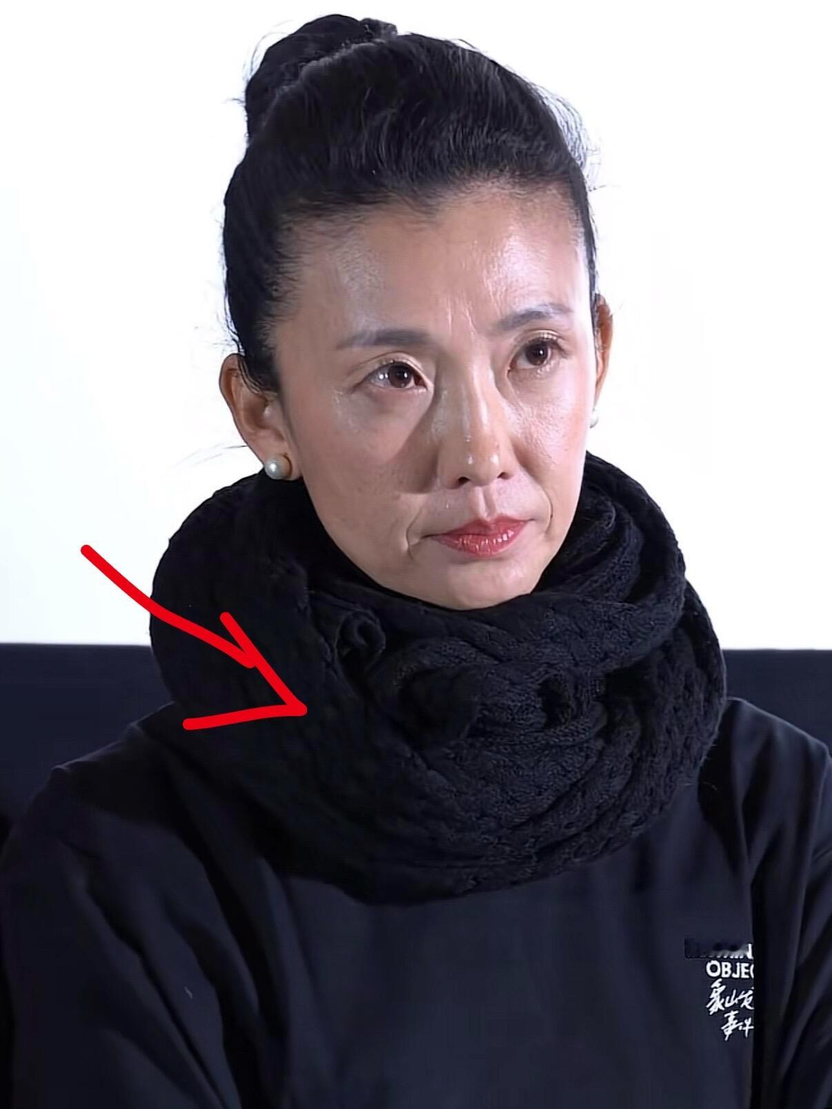 第一次见上台粉底打这么薄的女明星….​​​