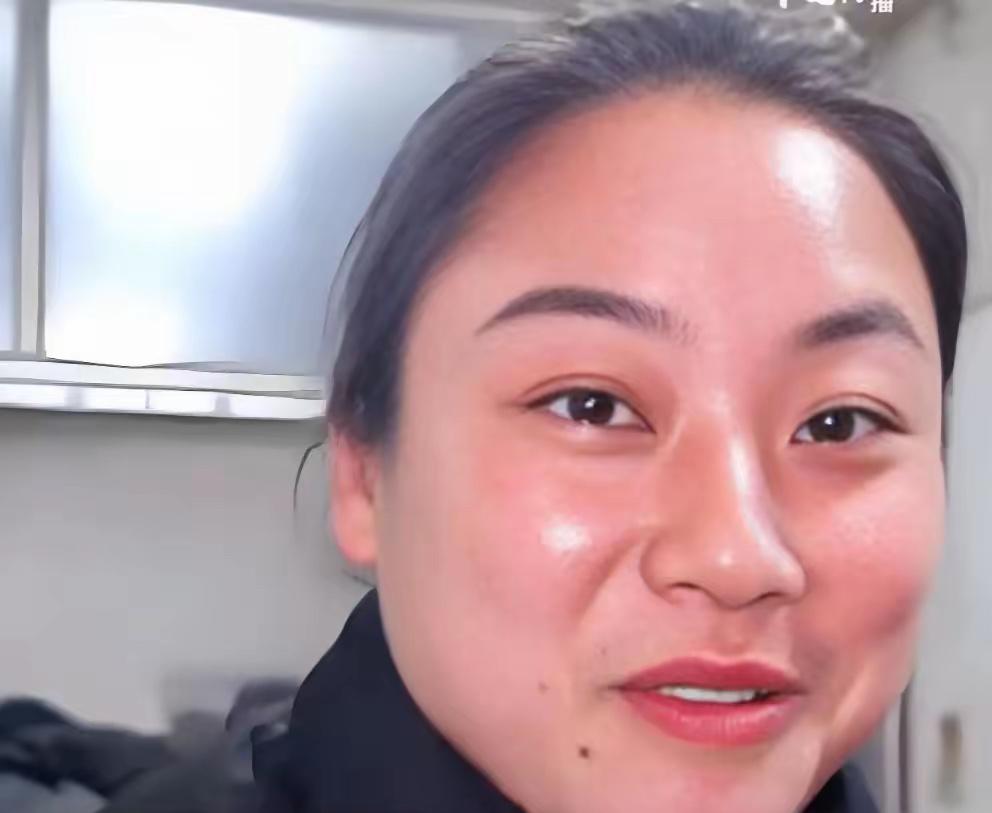 地球最强扶弟魔！安徽滁州潘晓梅，卖烧饼12年，攒下近百万积蓄，却不顾老公孩子反对