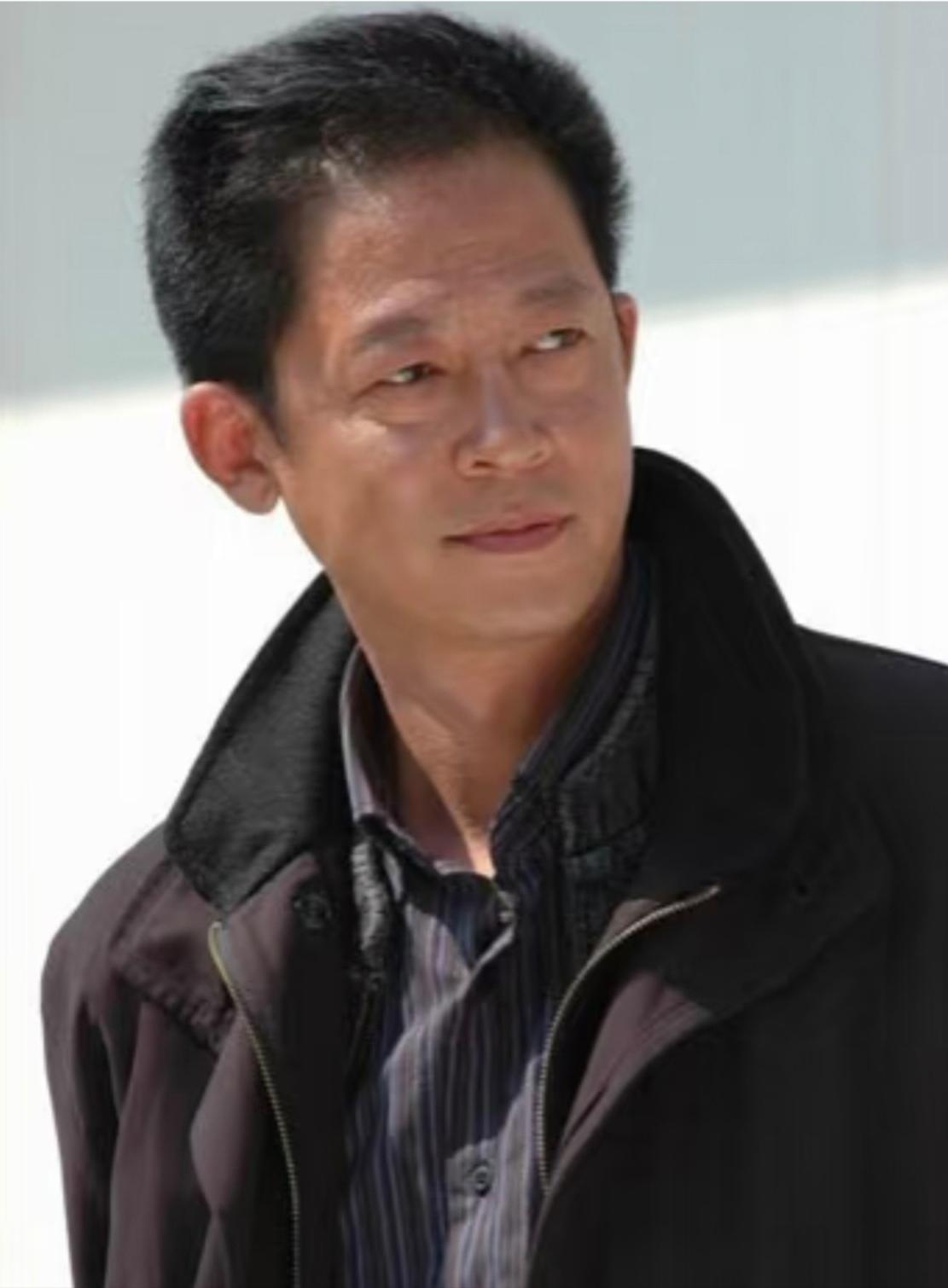 王志文说：“不要看不起任何人，你再有本事，只要别人不求你，你在别人眼里什么都