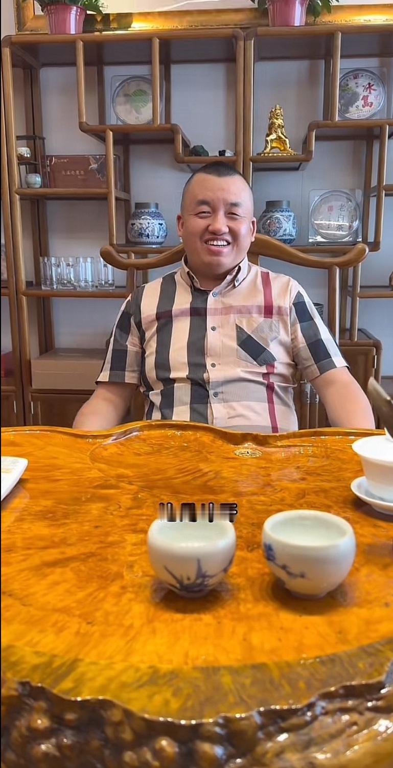 北京坤哥，捐款50万的事终于被证实了，确有此事。他本人一直没好意思自己出面发证书