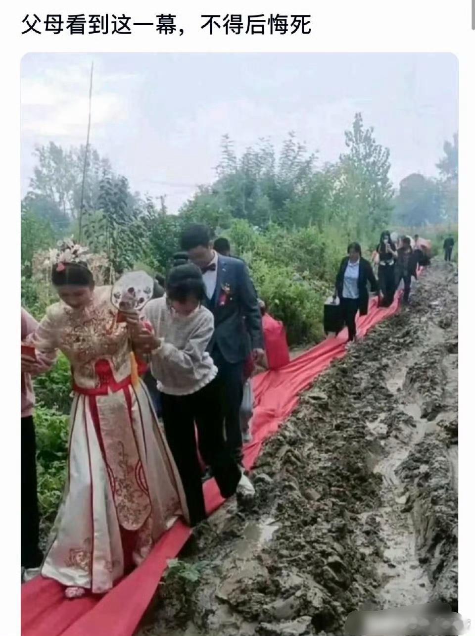 女生的父母看到这一幕，不得后悔死